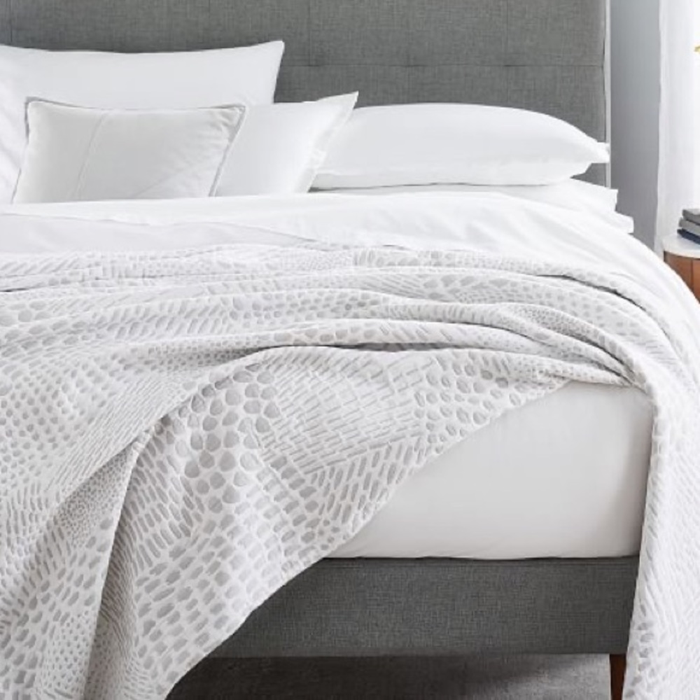 New West Elm Dots and Dashes Blanket (Frost Grey)